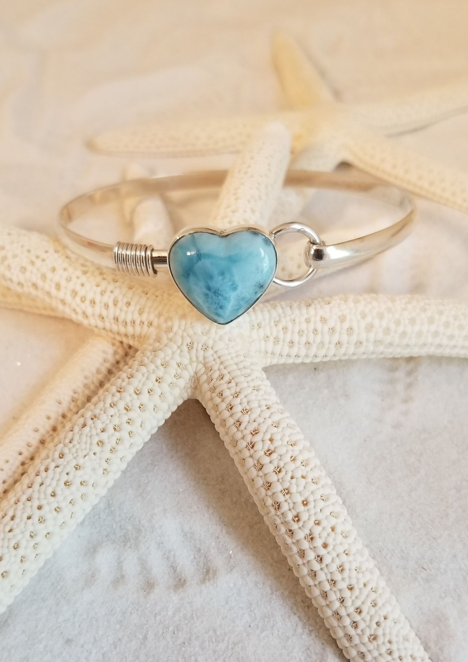 ラリマー　チャーム　ハート Larimar and Sterling Silver Heart hook Bangle Bracelet – LarimarOcean